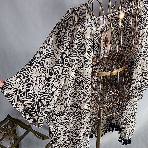 Fringed Geo and Leaf Patterned Scarf Wrap Kimono - Picture 1 of 6